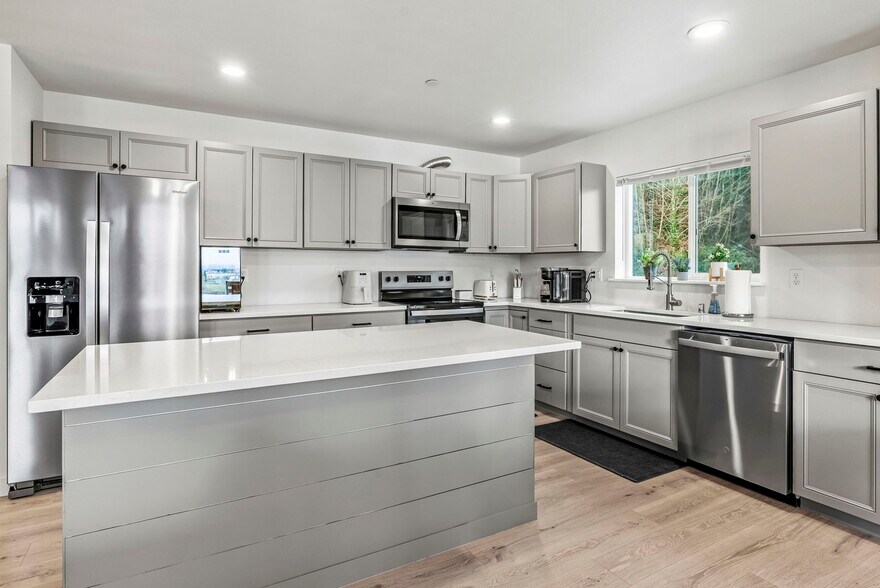 More Photos Of 572 Columbia St, Cathlamet Apartments For Sale