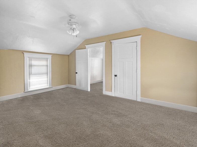 More Photos Of 914 S 10th St, Manitowoc Storefront Retail Residential For Sale