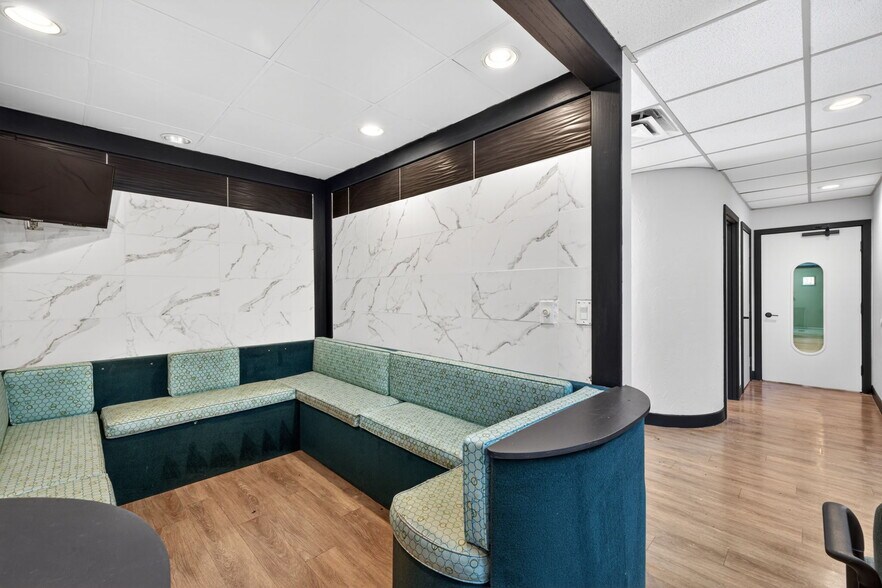 More Photos Of 45 Barkley Cir, Fort Myers Medical For Lease