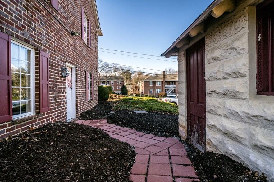 More Photos Of 413 N Coalter St, Staunton Office Residential For Lease