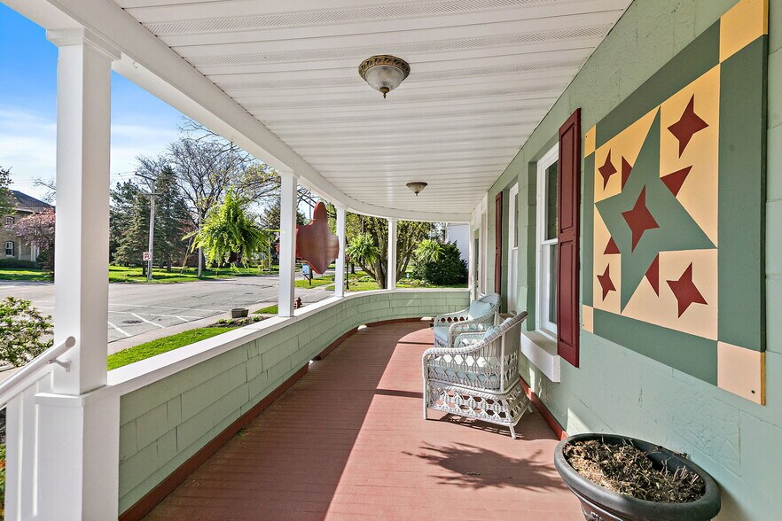 More Photos Of 290 S State St, Hampshire Storefront Retail Office For Sale