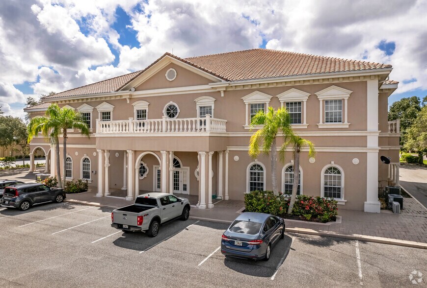 More Photos Of 201 Center Rd, Venice Office For Sale