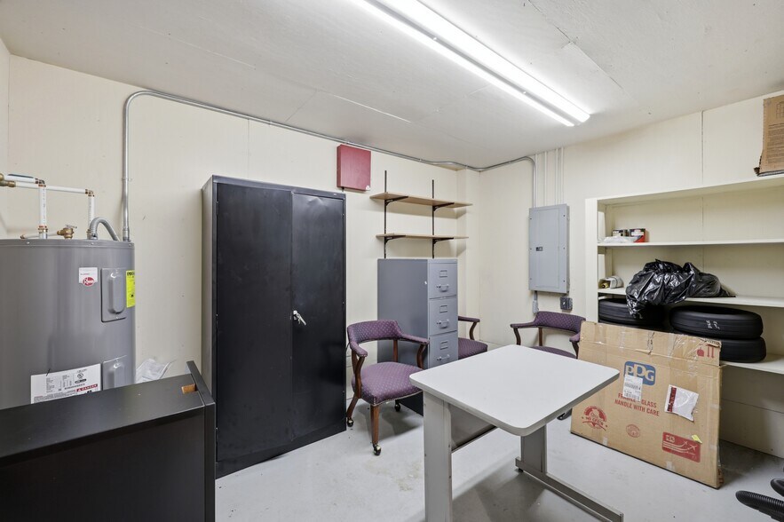 More Photos Of 1121 N Memorial Dr, Greenville Airplane Hangar For Lease