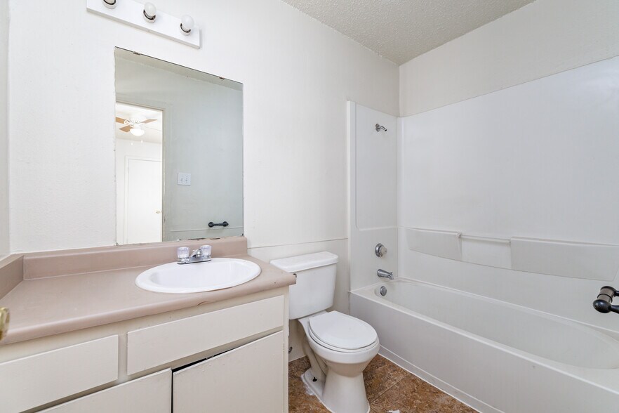 More Photos Of 12 E 29th St, San Angelo Apartments For Sale