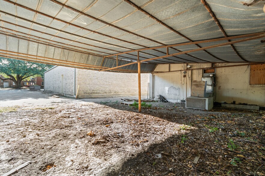 More Photos Of 231 E Elm St, Hillsboro Loft Creative Space For Lease