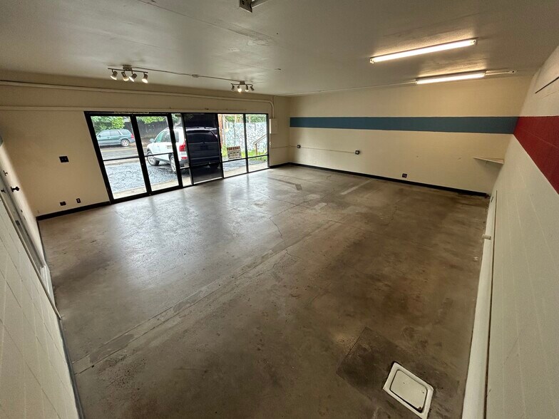 More Photos Of 245 Van Buren St, Eugene Freestanding For Lease