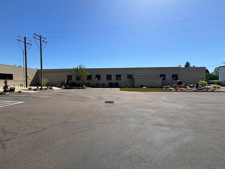 More Photos Of 576 Patterson St NW, Salem Warehouse For Lease
