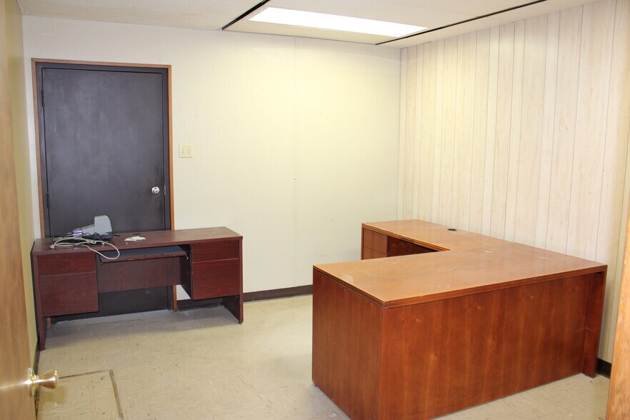 More Photos Of 8328 Macarthur Dr, North Little Rock Manufacturing For Lease