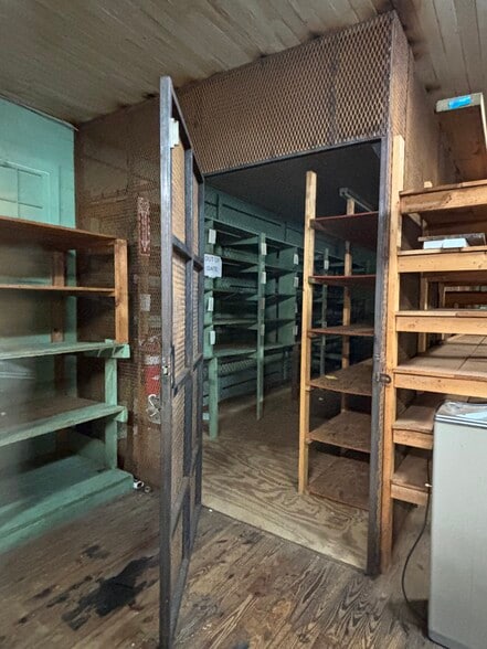 More Photos Of 1304 S Broad St, Monroe Flex For Lease