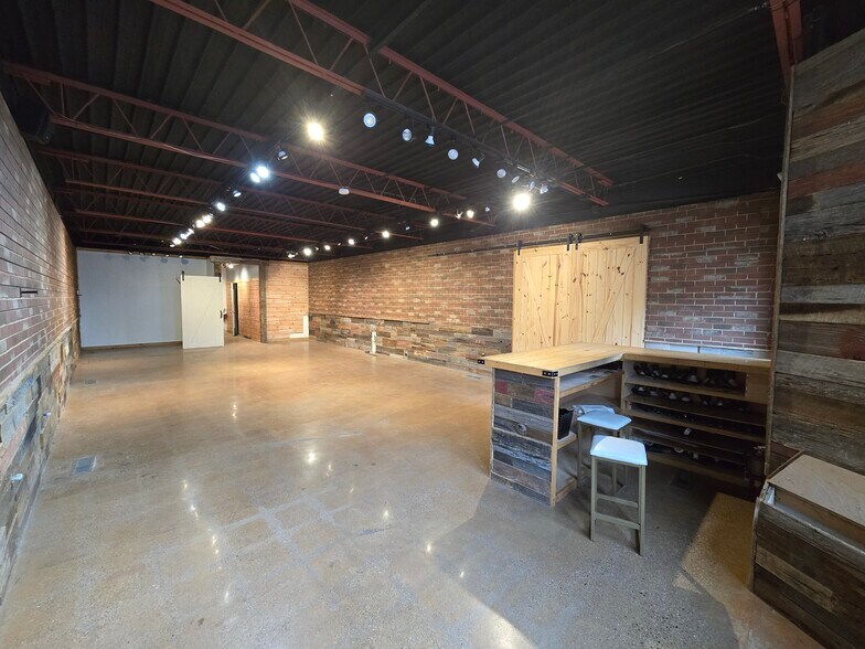 More Photos Of 2758 Coolidge Hwy, Berkley Storefront For Sale