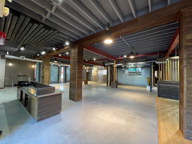 More Photos Of 240 3rd St S, Jacksonville Beach Storefront Retail Office For Lease