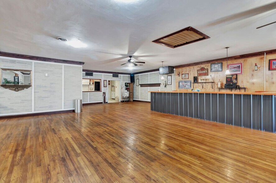 More Photos Of 315 2nd St, Morrow Lodge Meeting Hall For Sale