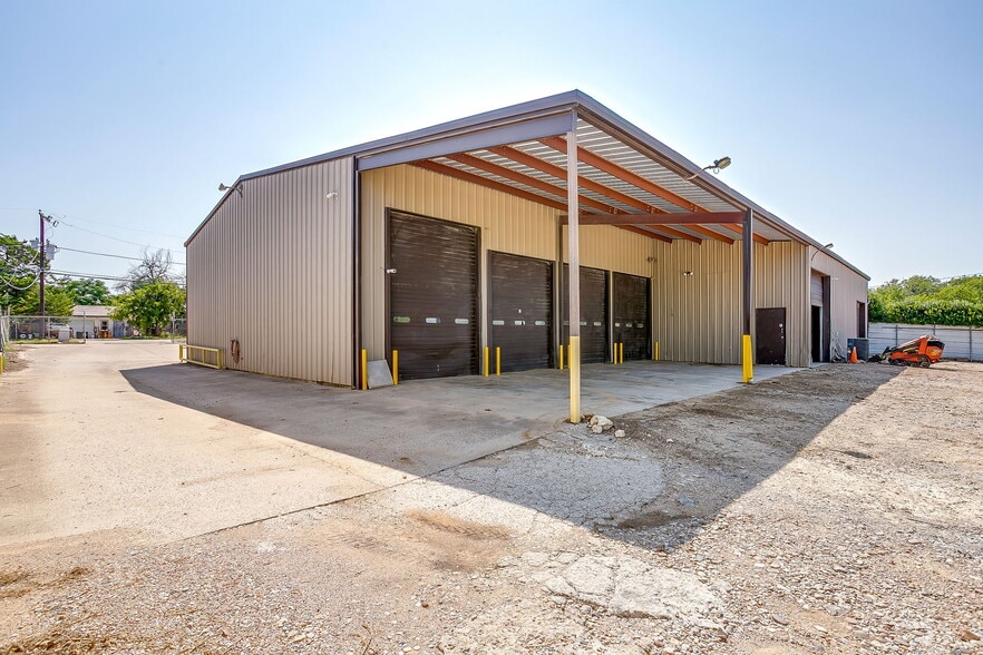 More Photos Of 3040 Ramona Dr, Fort Worth Research And Development For Lease