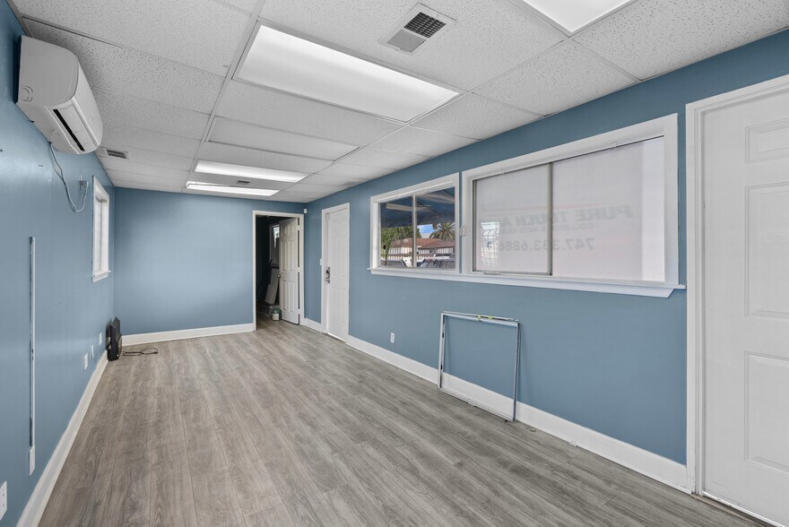 More Photos Of 13243 Osborne St, Arleta Auto Dealership For Lease