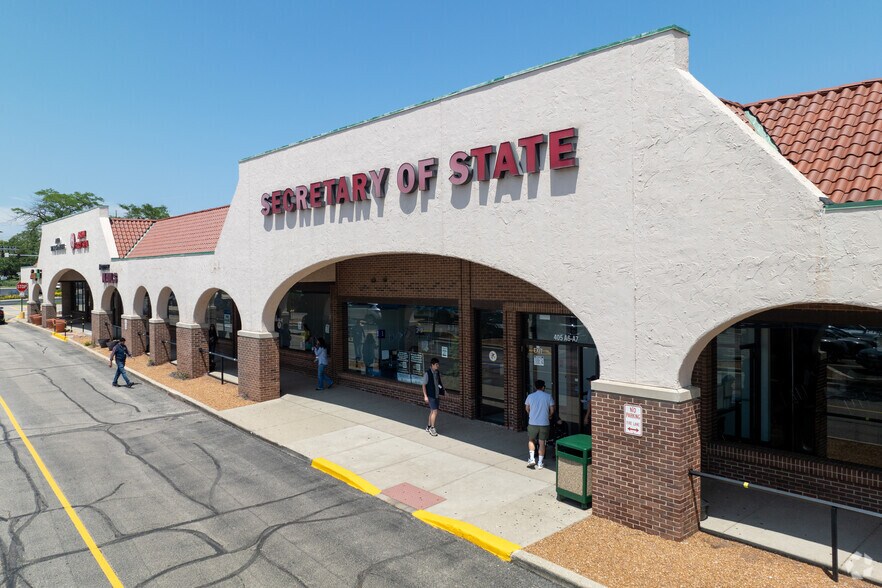 More Photos Of 405-493 Lake Cook Rd, Deerfield Storefront For Lease