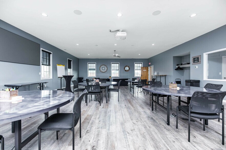 More Photos Of 8501 S Mason Montgomery Rd, Mason Office For Sale