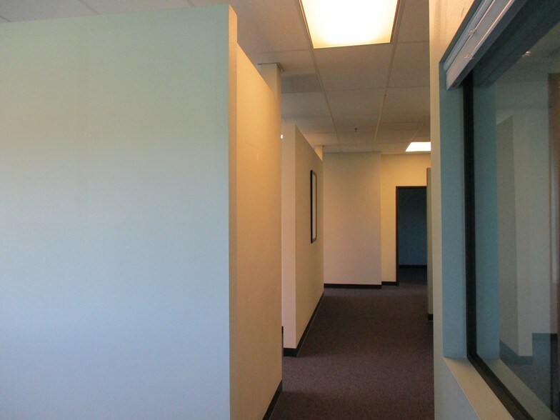 More Photos Of 4517 Market St, Ventura Light Distribution For Lease