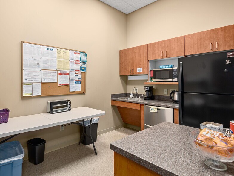 More Photos Of 1100 Ridgefield Blvd, Asheville Office For Lease