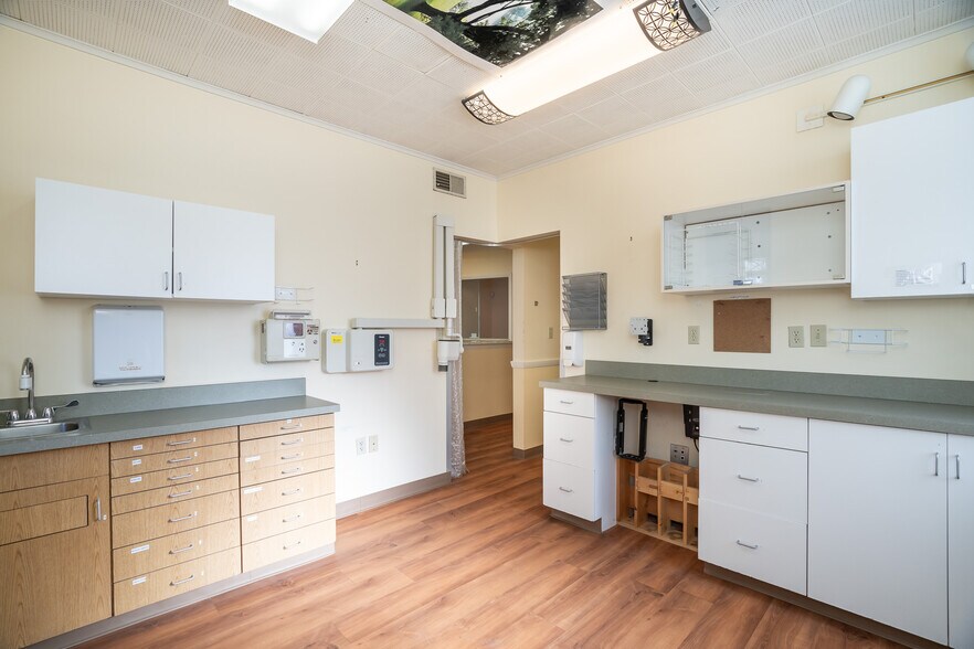 More Photos Of 264 Elm St, Northampton Office For Lease