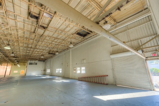 More Photos Of 1315 W Oakridge Dr, Albany Manufacturing For Sale