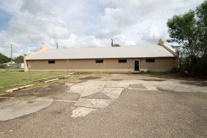 More Photos Of 382 W Main St, Raymondville Office For Sale
