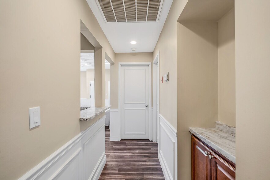More Photos Of 41 Echo Ave, Miller Place Medical For Lease