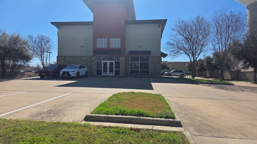 More Photos Of 1713 Park Pl, College Station General Retail For Lease
