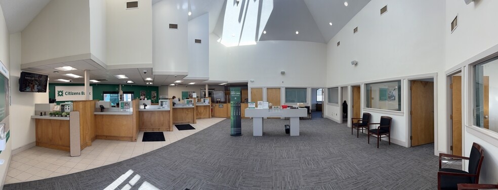 More Photos Of 10 Constitutional Way, Somersworth Bank For Lease