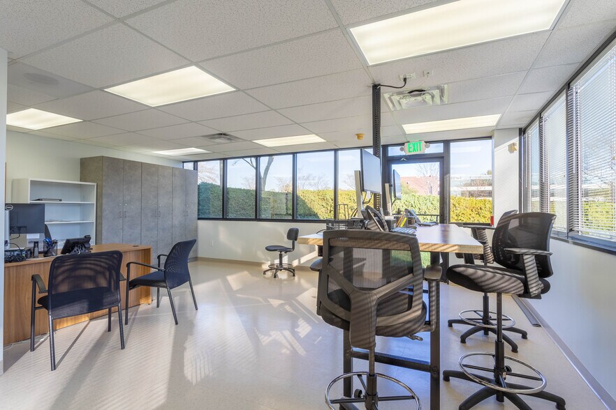 More Photos Of 730 Highland Oaks Dr, Winston-Salem Medical For Sale