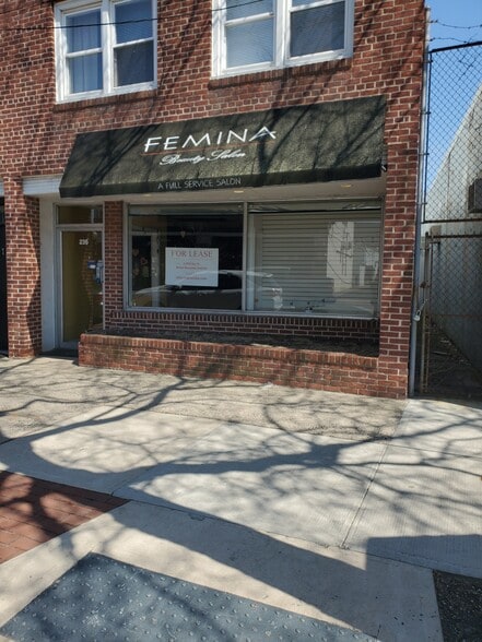 Primary Photo Of 235 Deer Park Ave, Babylon General Retail For Lease
