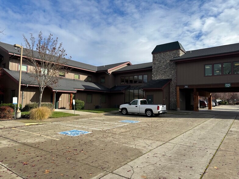 Primary Photo Of 702 SW Ramsey Ave, Grants Pass Healthcare For Lease