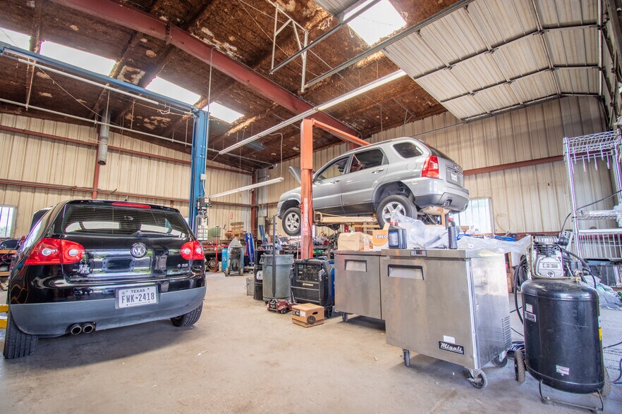 More Photos Of 539 N Frazier St, Conroe Auto Repair For Sale