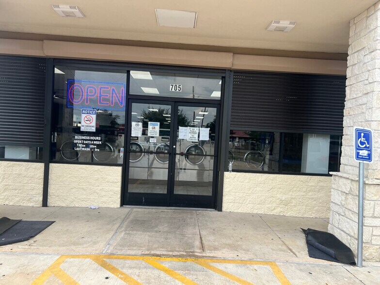 More Photos Of 705 N Alexander Dr, Baytown Freestanding For Sale