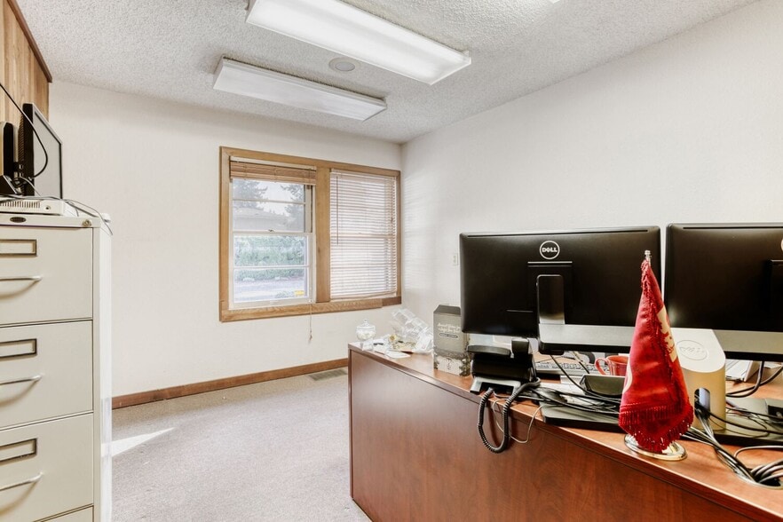 More Photos Of 2020 NE 102nd Ave, Portland Medical For Sale