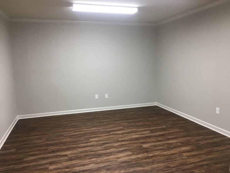 More Photos Of 2718 Ruby St, Gonzales Light Distribution For Sale