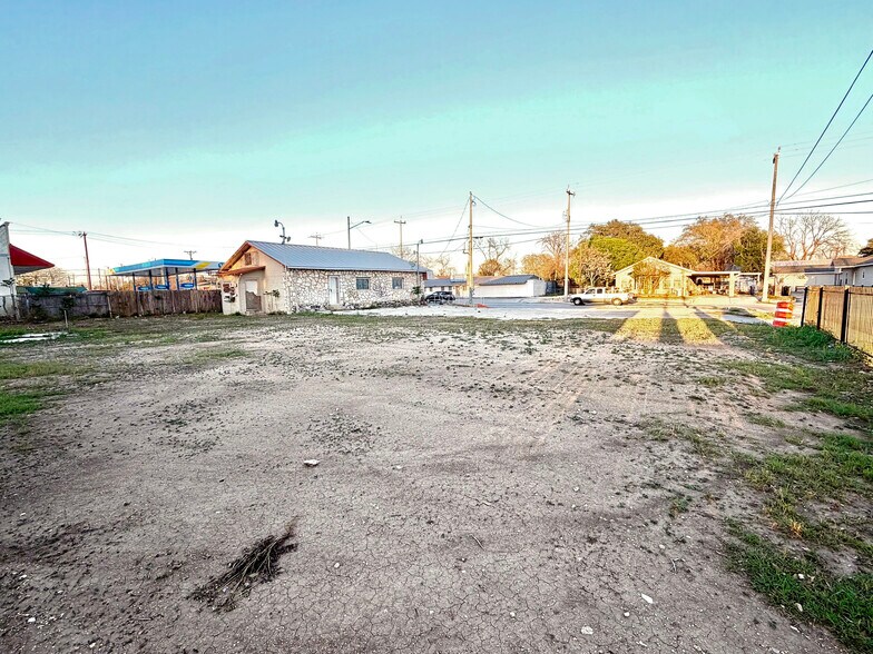 More Photos Of 615 Pleasanton Rd, San Antonio Office Residential For Sale