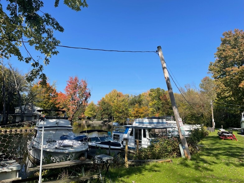 More Photos Of 9503 Hitchcock Point, Bridgeport Marina For Sale