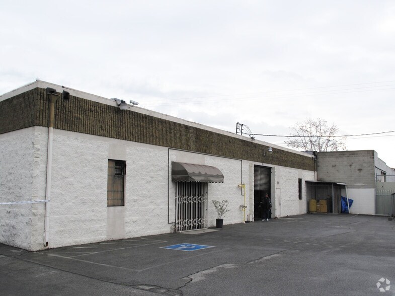 More Photos Of 1105 Kearney St, Los Angeles Warehouse For Lease