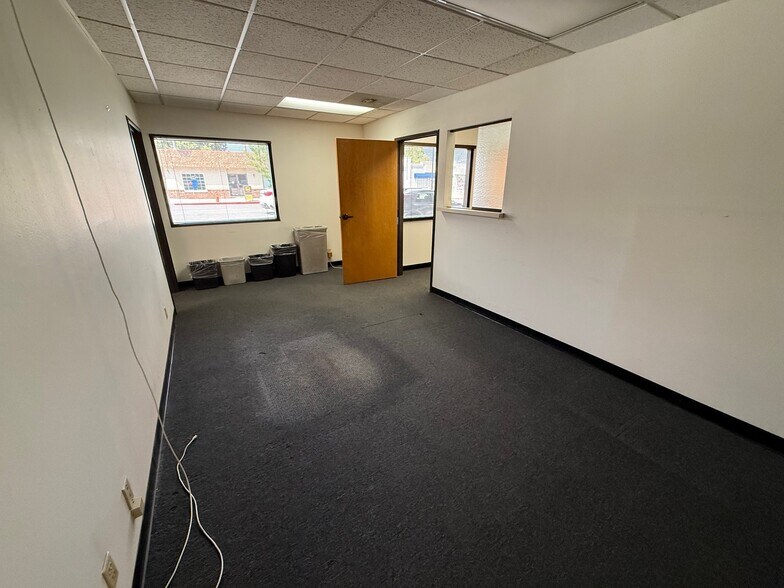 More Photos Of 1918 W Magnolia Blvd, Burbank Office For Lease