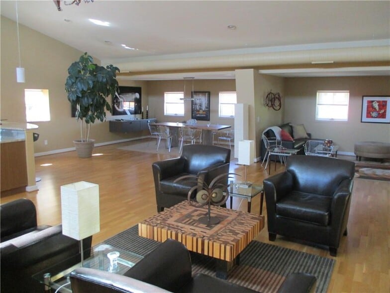 More Photos Of 19 Jay St, Rochester Freestanding For Sale