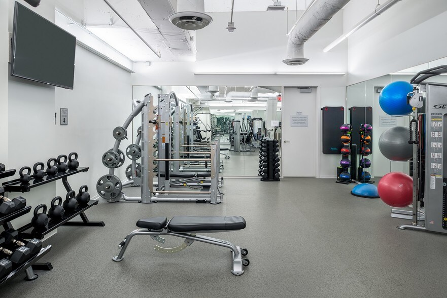 More Photos Of 1330 Connecticut Ave NW, Washington Office For Lease