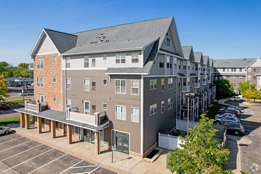 More Photos Of 2800 Rice St, Little Canada Apartments For Lease