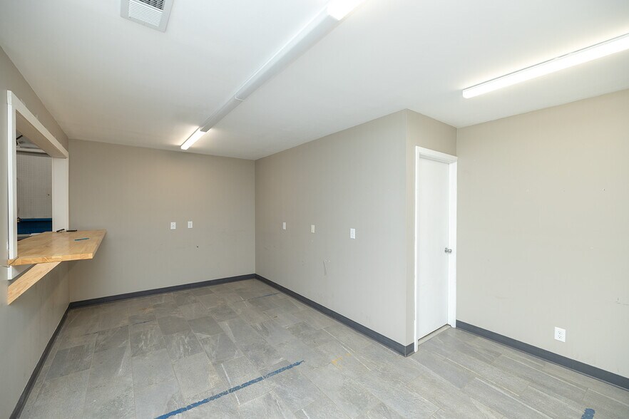 More Photos Of 130 E 10th Ave, South Hutchinson Industrial For Sale