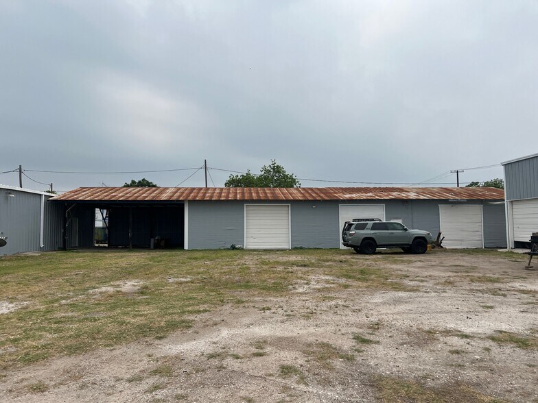 More Photos Of 917 S Staples St, Corpus Christi Unknown For Lease