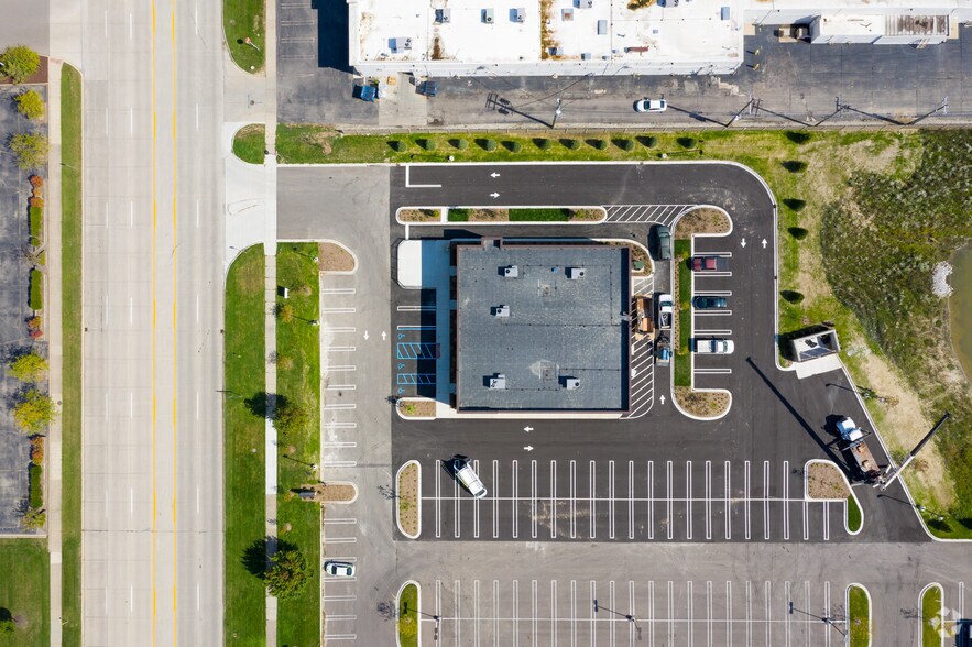 More Photos Of 29597-29613 7 Mile Rd, Livonia Freestanding For Lease