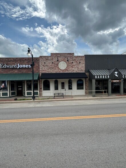 Primary Photo Of 207 Clay St, Nocona Storefront For Sale