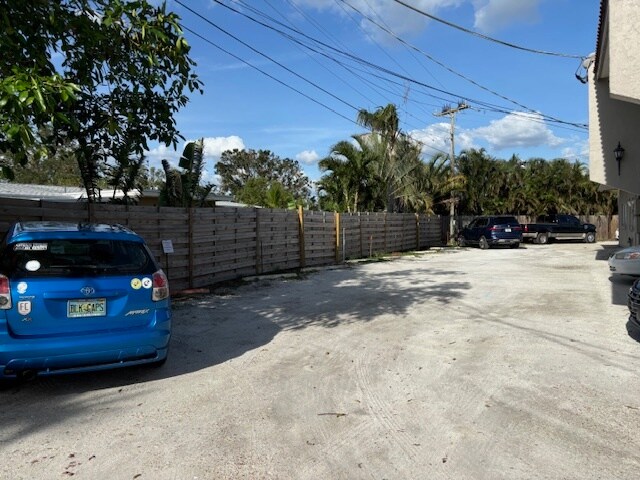 More Photos Of 3112 Southgate Cir, Sarasota General Retail For Sale