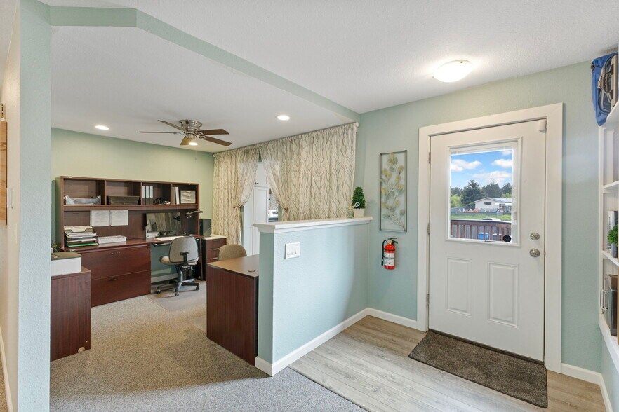 More Photos Of 17512 66th Ave Ct E, Puyallup Office For Sale