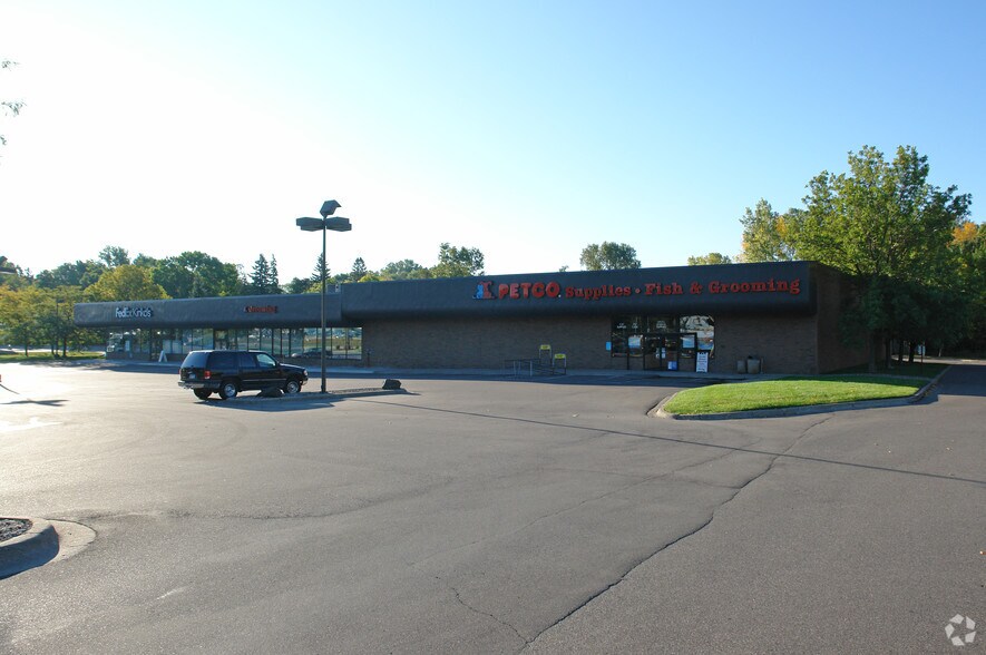 More Photos Of 13601-13691 Ridgedale Dr, Hopkins Freestanding For Lease