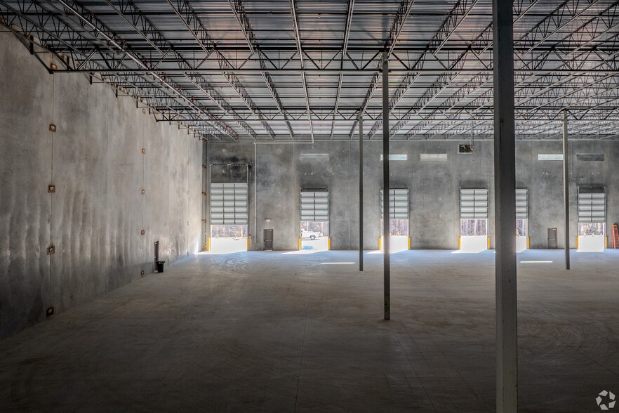 More Photos Of 565 Hinton Oaks Blvd, Knightdale Industrial For Lease
